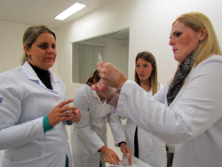 Manipulação medicamentos é tema de atividade prática