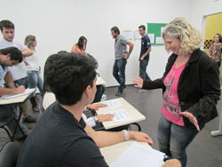 Futuros administradores estudam o comportamento do consumidor